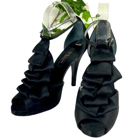 Nina Black Ruffle 4 1/2 Heel Adjustable Ankle Strap Peep Toe Shoe Size 7 1/2 - Picture 2 of 15